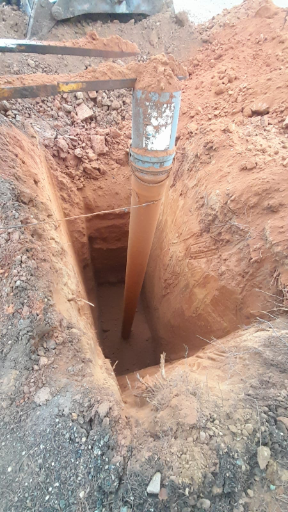 Tubo metálico para realizar sondeo de agua subterránea por al proyectos medioambientales